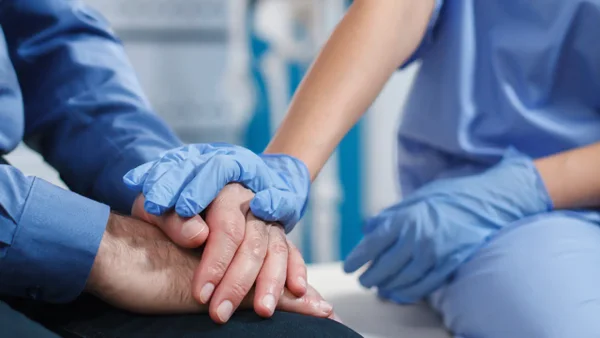 Exministros y exviceministros de Salud hacen un llamado urgente al Gobierno a “corregir el camino” tras la muerte de Kevin Acosta