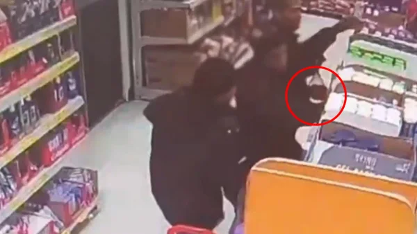 Video los delató: nueve extranjeros cayeron tras vaciar un supermercado en el centro de Bogotá Video los delató: nueve extranjeros cayeron tras vaciar un supermercado en el centro de Bogotá