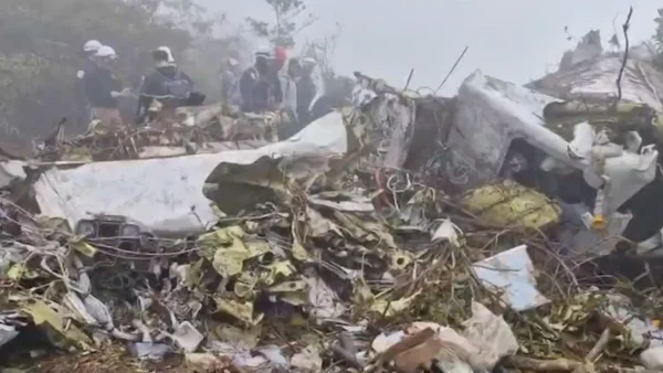 Así es como familiares de las víctimas de siniestro aéreo en vuelo de Satena deciden recordarlas mientras esperan sus cuerpos