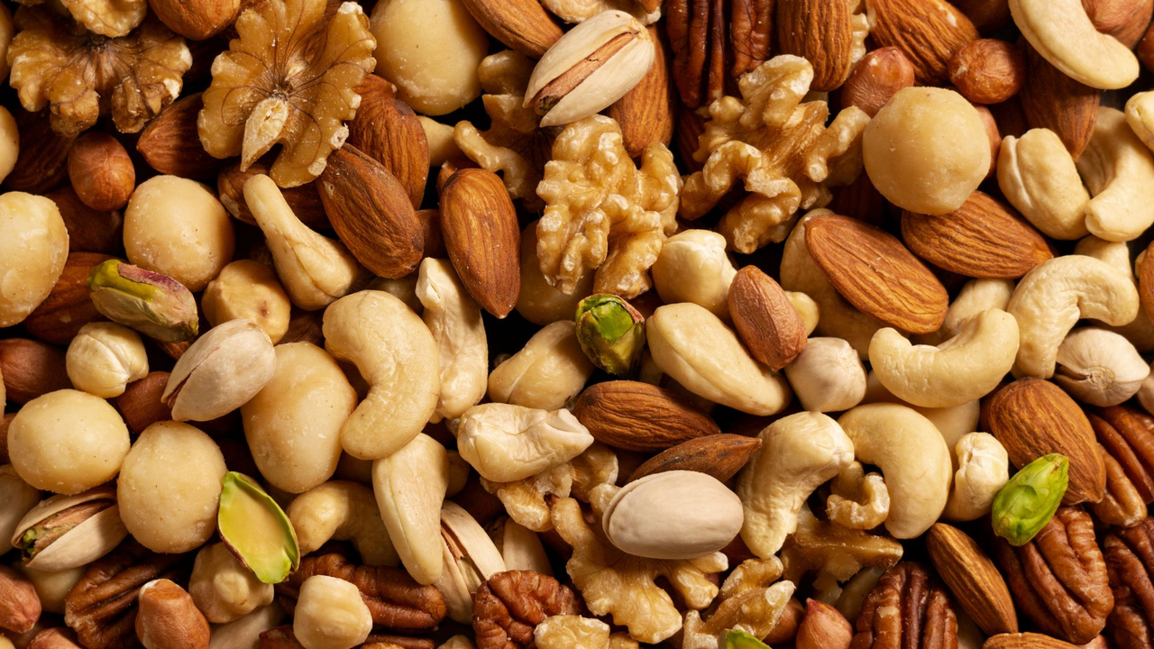 Beneficios desconocidos de los frutos secos para el corazón humano, según expertos