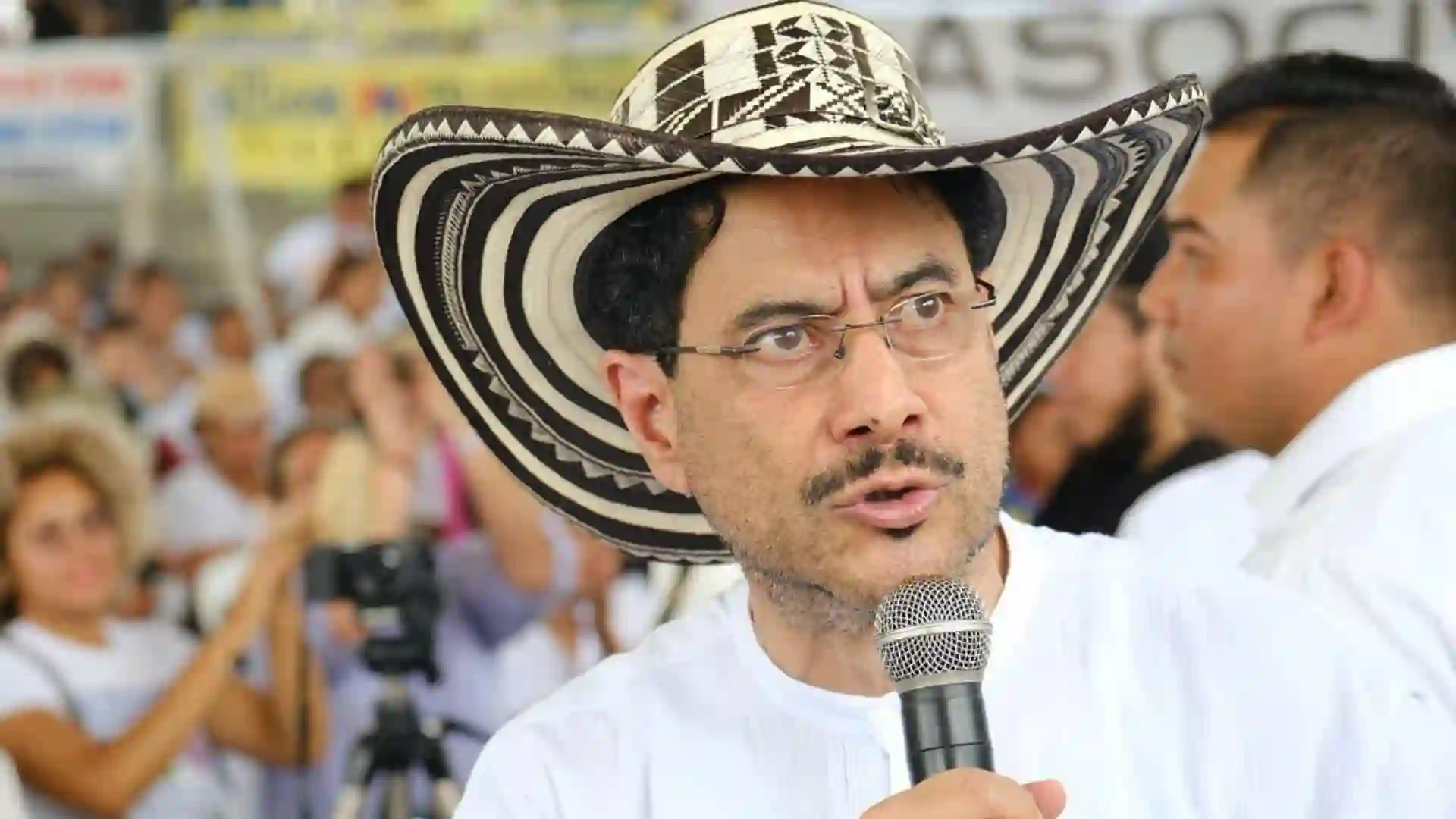 Iván Cepeda anunció que irá directamente a primera vuelta si no puede participar en las consultas