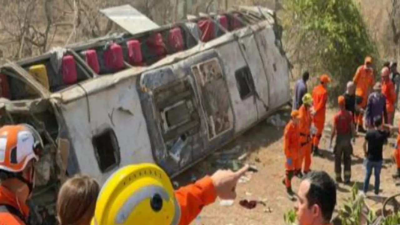 Tragedia en Brasil: autobús se volcó y dejó 15 muertos