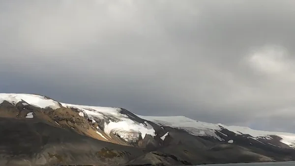 Así fue el paso del ARC Simón Bolívar por isla Decepción, ubicada en el corazón de un volcán activo