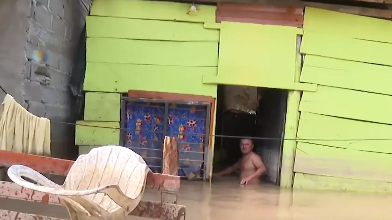 Los cordobeses viven con el agua a la cintura por cuenta de las lluvias