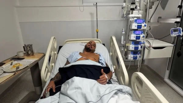 "Con dolor": Omar Pérez, ídolo de Independiente Santa Fe, rompió el silencio desde una camilla tras su infarto