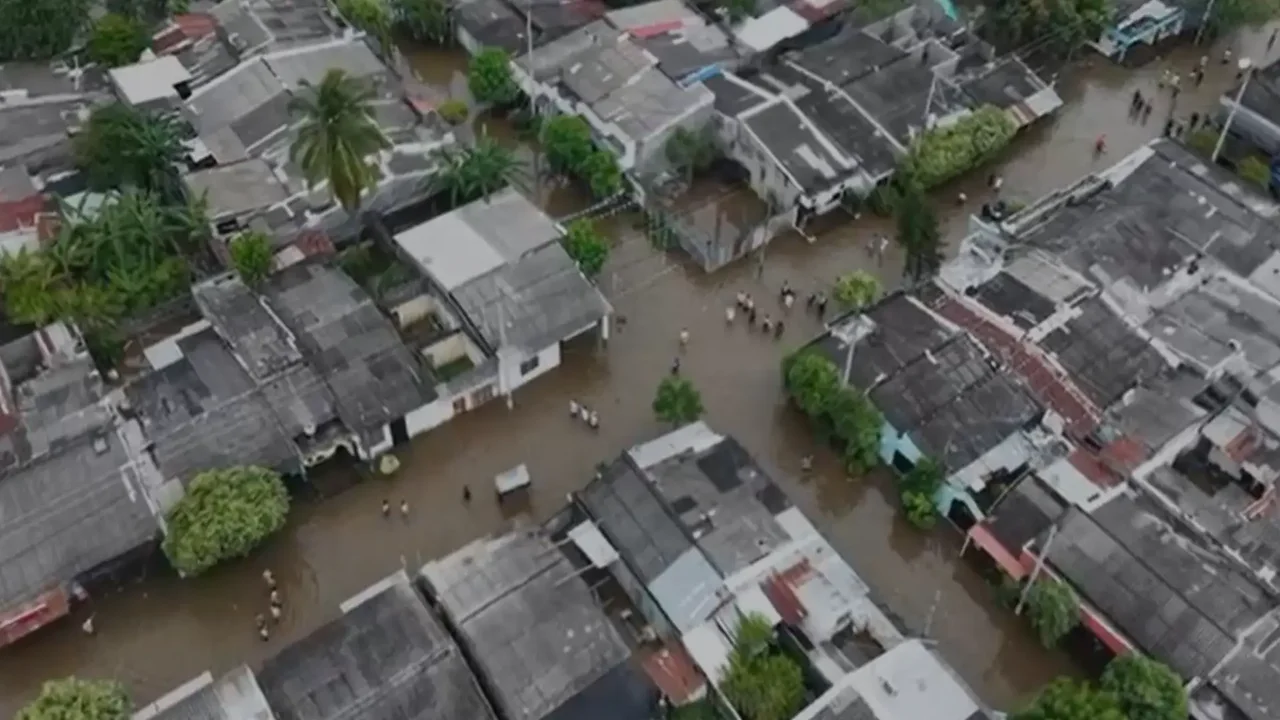 Lebrija River Overflow Leaves 64 Families Affected and One Dead in Santander
