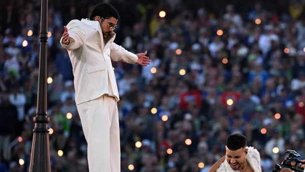 Esta fue la DECISIÓN que tomó Bad Bunny tras su show en el Super Bowl y la crítica de Donald Trump