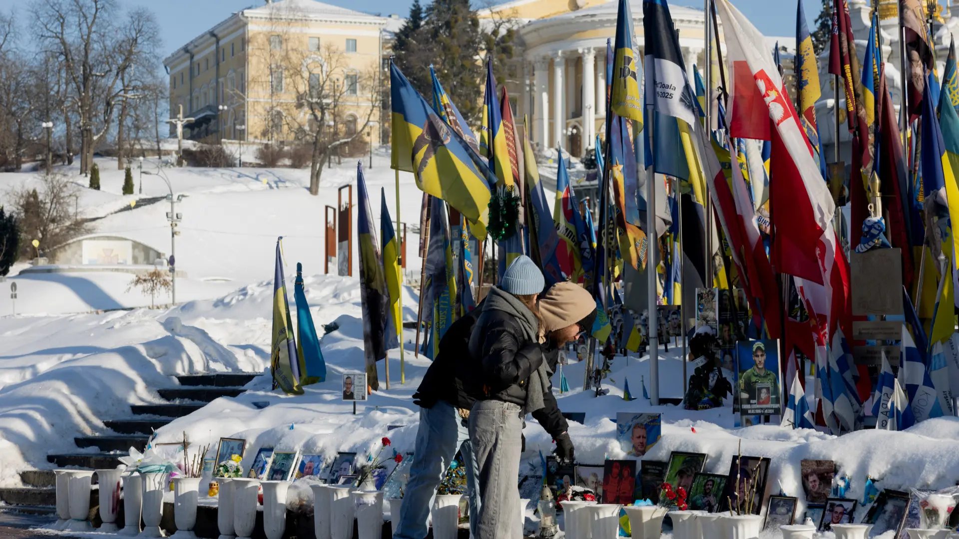 Monumento de ucranianos y extranjeros caídos en Kyev Ucrania
