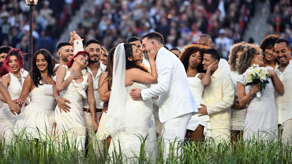 ¿Fue real?: la historia detrás de la boda durante el show de Bad Bunny en el Super Bowl