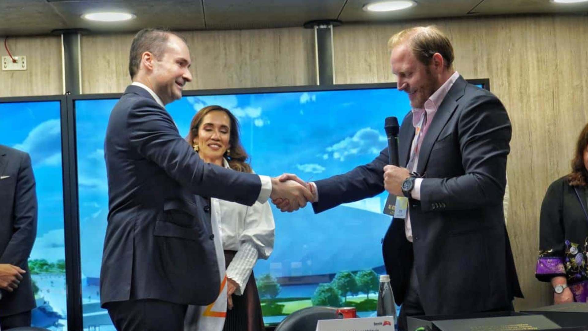 ERG International Group y Sencia firmando un acuerdo