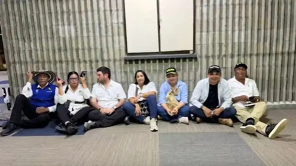 ¿Por qué Petro no los atendió? Alcaldes de Córdoba esperaron sentados en el piso hasta la madrugada en pleno Consejo de Ministros