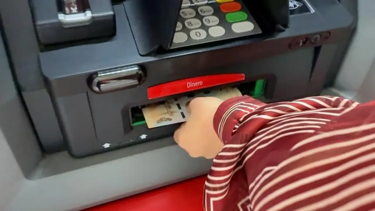 How to Request Police Escort to Withdraw Money and Avoid Being Followed and Robbed in Bogota