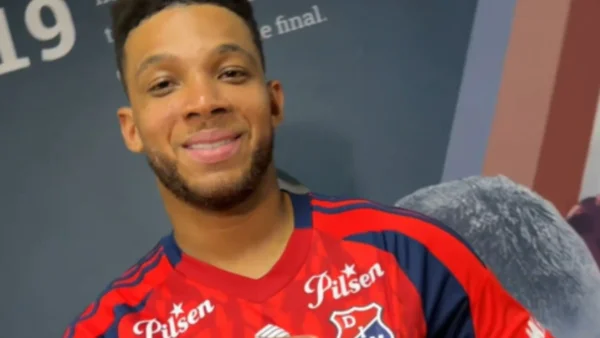 Frank Fabra hizo a un lado la polémica y firmó con Independiente Medellín Frank Fabra hizo a un lado la polémica y firmó con Independiente Medellín