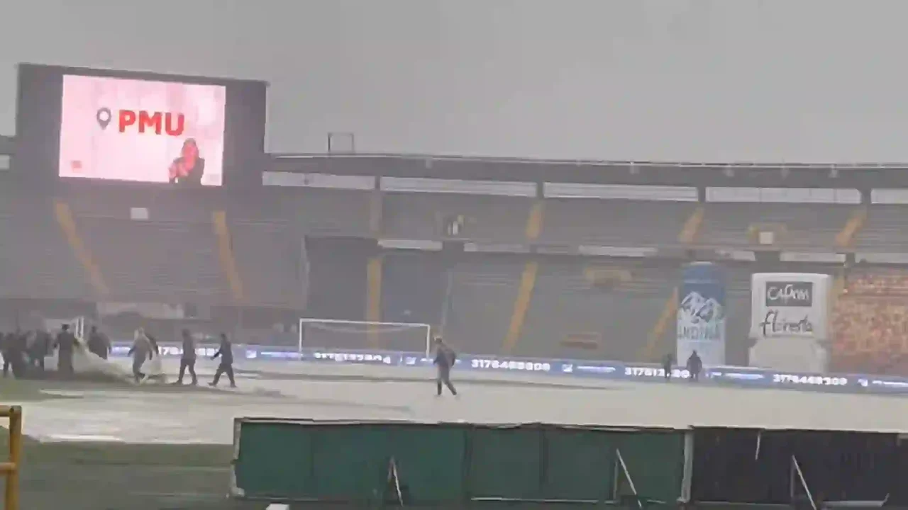 This is how El Campín stadium is after a heavy downpour in Bogotá, before Millonarios vs. Águilas Doradas