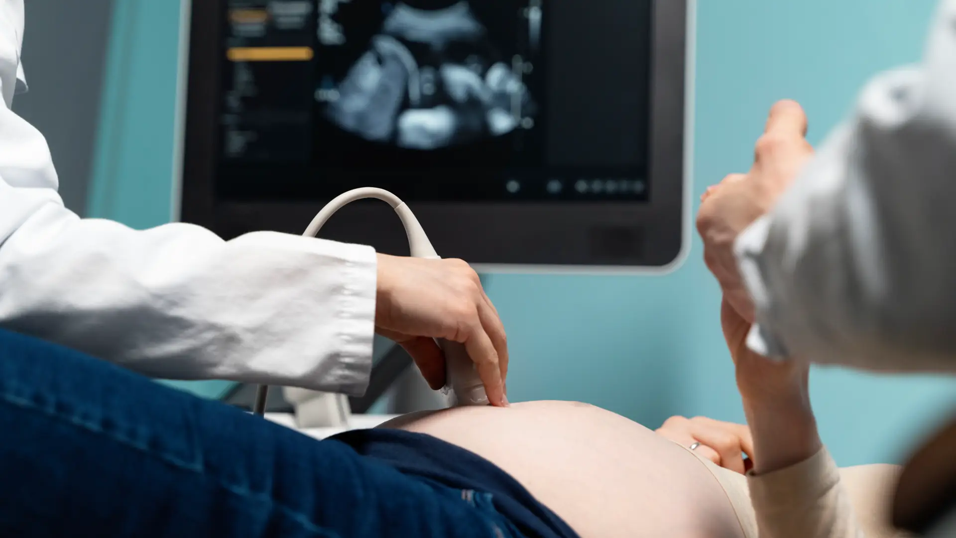 Ecografía mujer embarazada
