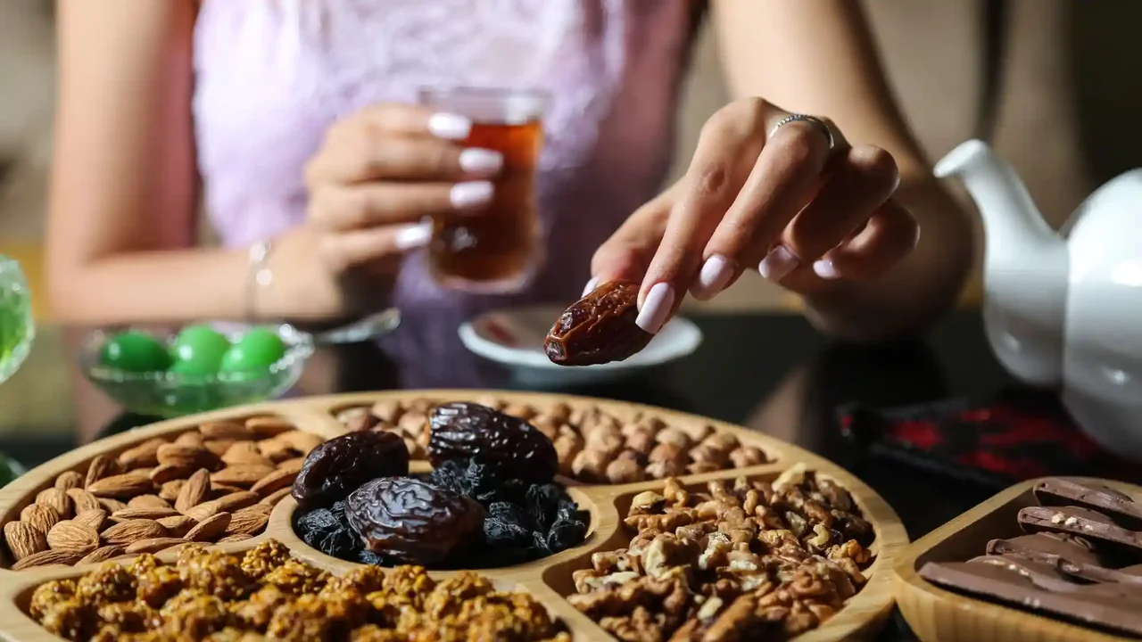 This is the nighttime snack that helps you fall asleep, according to studies