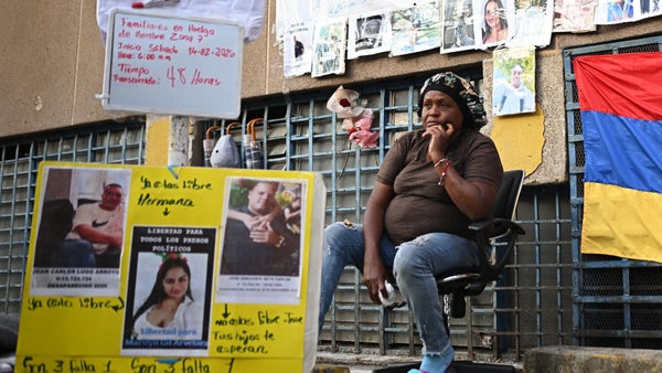 Mujeres familiares de presos políticos cumplen tercer día de huelga de hambre en Caracas