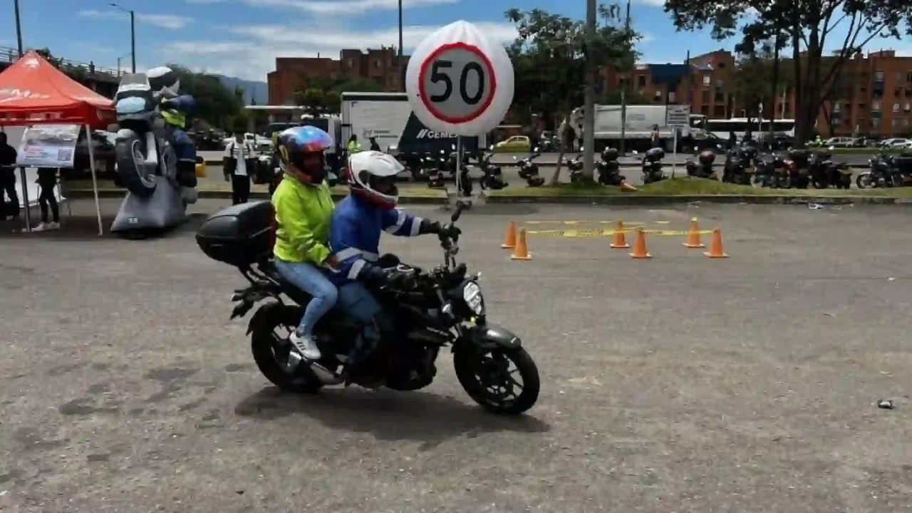 Free Motorcycle Driving Course Launched in Bogotá: Requirements and Dates