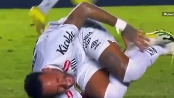 Neymar recibió una fuerte patada en su regreso con Santos y encendió alarmas rumbo al Mundial 2026