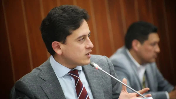 Tras denuncias de Luis Carlos Reyes sobre puestos en la Dian, Corte archiva proceso contra 26 congresistas Tras denuncias de Luis Carlos Reyes sobre puestos en la Dian, Corte archiva proceso contra 26 congresistas
