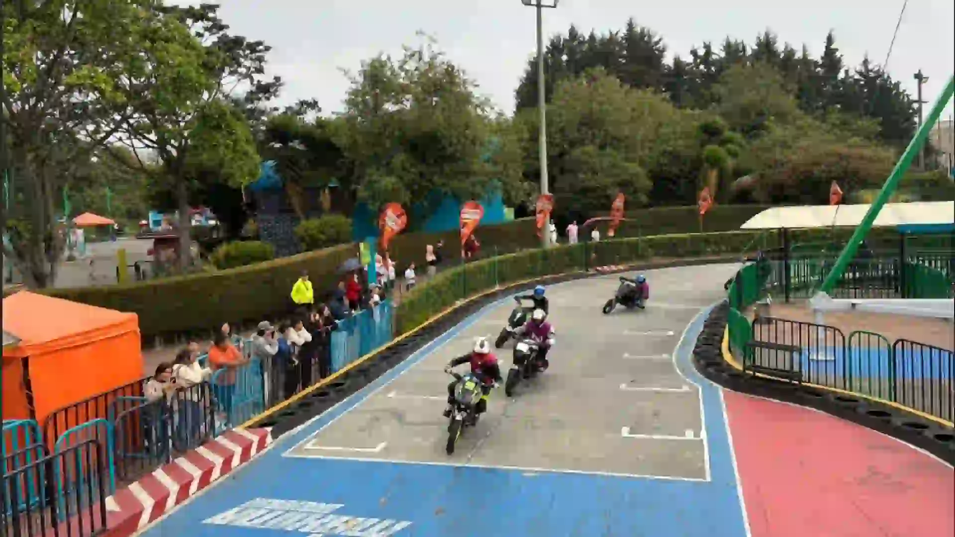 Motos en Mundo Aventura