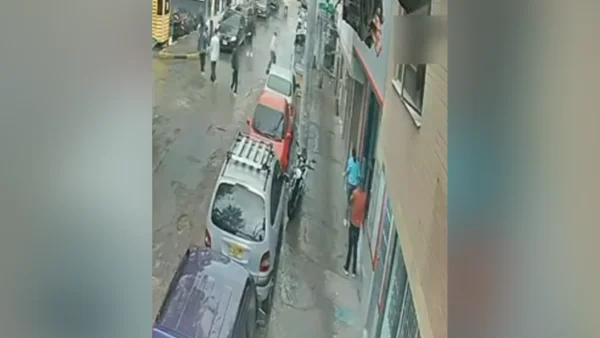 VIDEO | Robo de una gorra desembocó en masiva riña a plena luz del día en Bogotá VIDEO | Robo de una gorra desembocó en masiva riña a plena luz del día en Bogotá