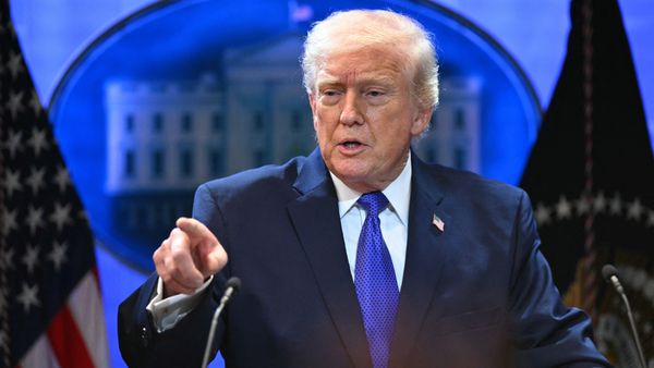 Trump anuncia un arancel global del 10% a todas las importaciones