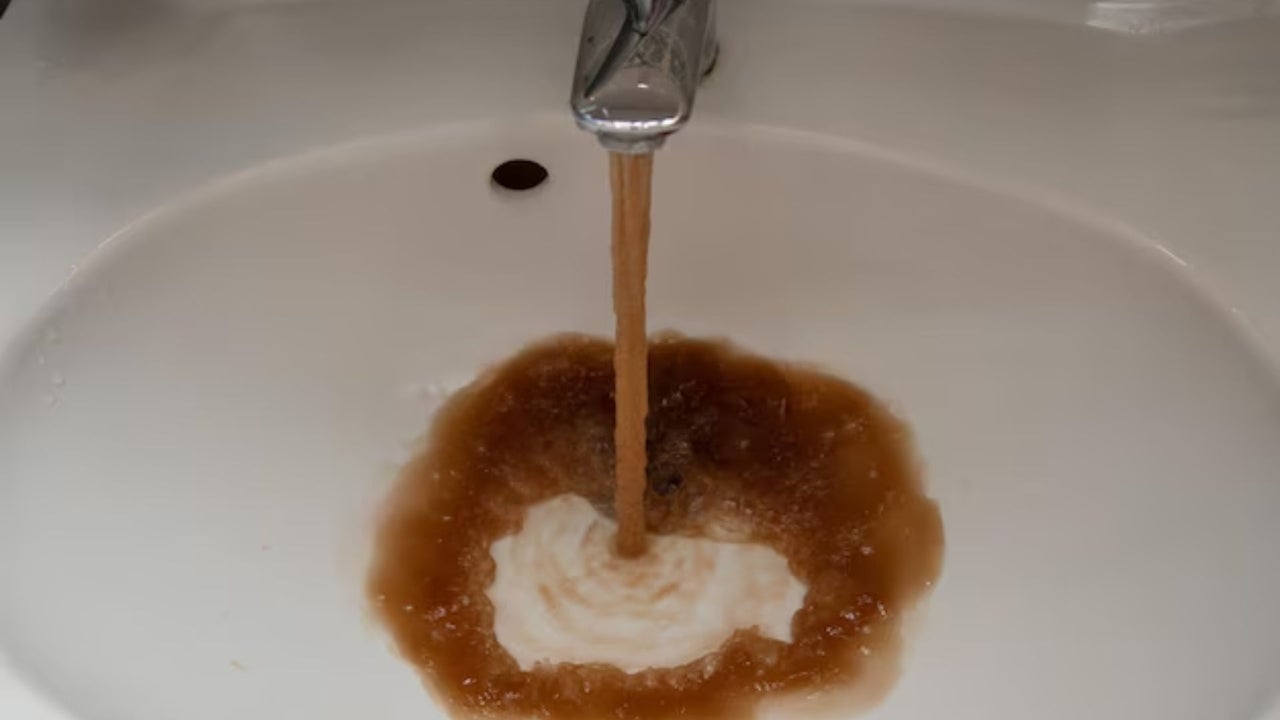 Aqueduct explains what could cause the change in water coloration in northern Bogotá localities