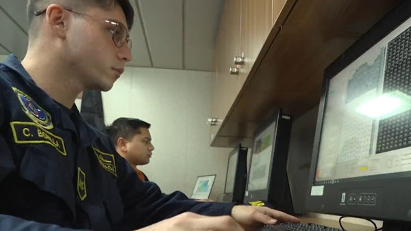 Ciencia bajo las aguas: hidrógrafos del ARC Simón Bolívar trazan el relieve oculto en la Antártida