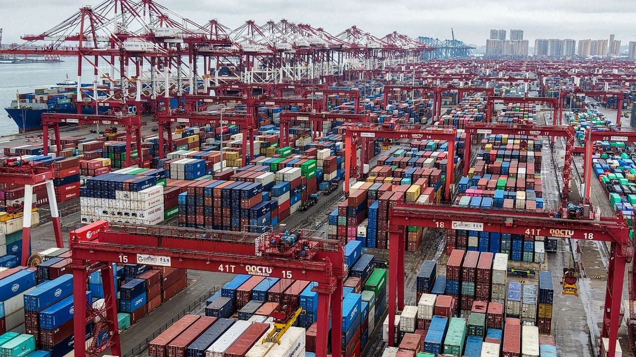 Trump's new 15% global tariff on imports takes effect. How long will it last?