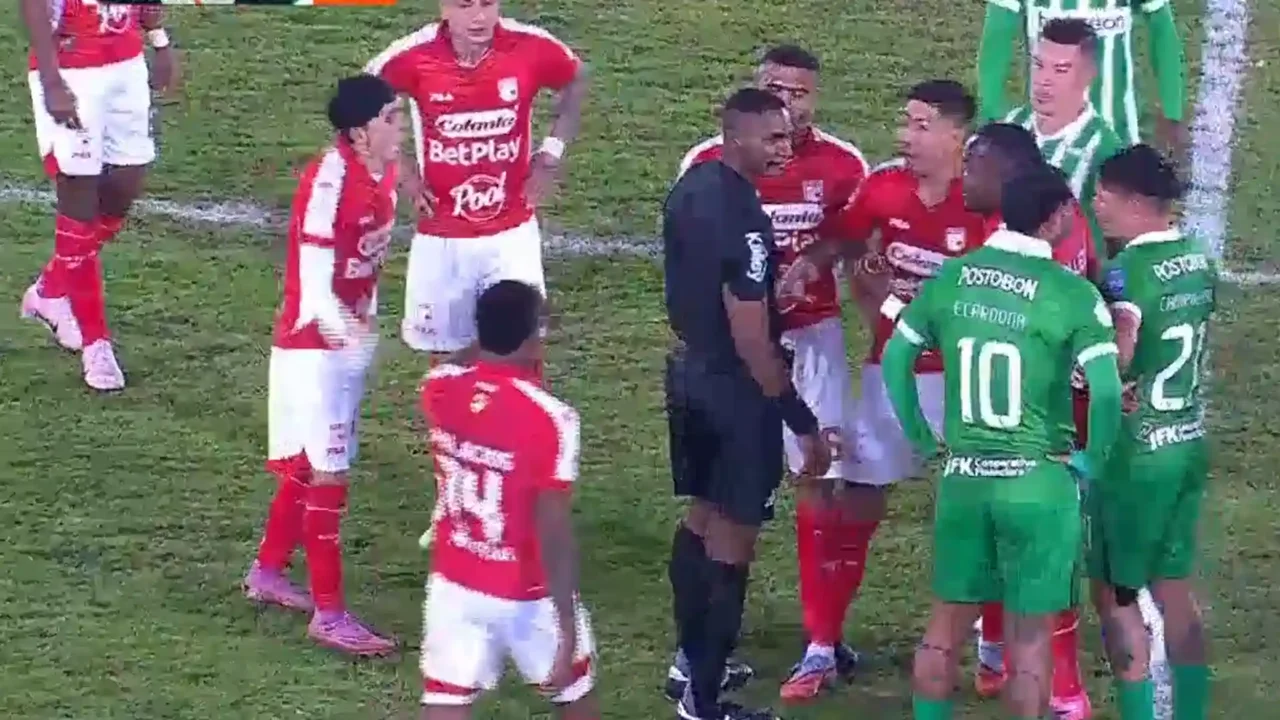 Decision Made on Referee Diego Ulloa After Goal Disallowed for Santa Fe Against Atlético Nacional