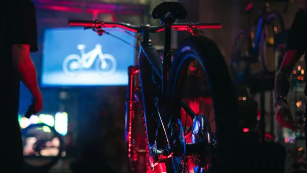 Lanzan en Colombia una bicicleta que busca revolucionar las montañas: este es su millonario valor Lanzan en Colombia una bicicleta que busca revolucionar las montañas: este es su millonario valor