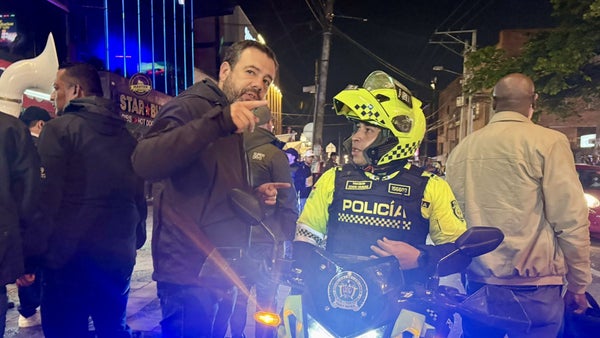 Alcalde Galán refuerza seguridad en las noches de rumba con zonas seguras de taxi en Bogotá Alcalde Galán refuerza seguridad en las noches de rumba con zonas seguras de taxi en Bogotá