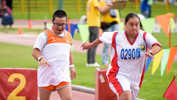 FIDES y la ECR lanzan voluntariado de deporte inclusivo para potenciar atletas con discapacidad