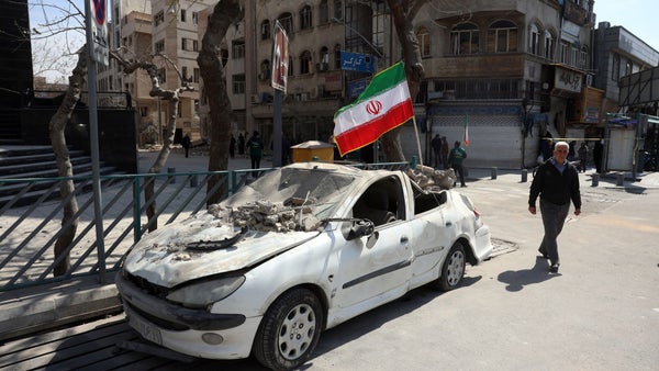 Guerra en Medio Oriente deja mil muertos en cinco días mientras Trump ofrece escoltar petroleros en Estrecho de Ormuz