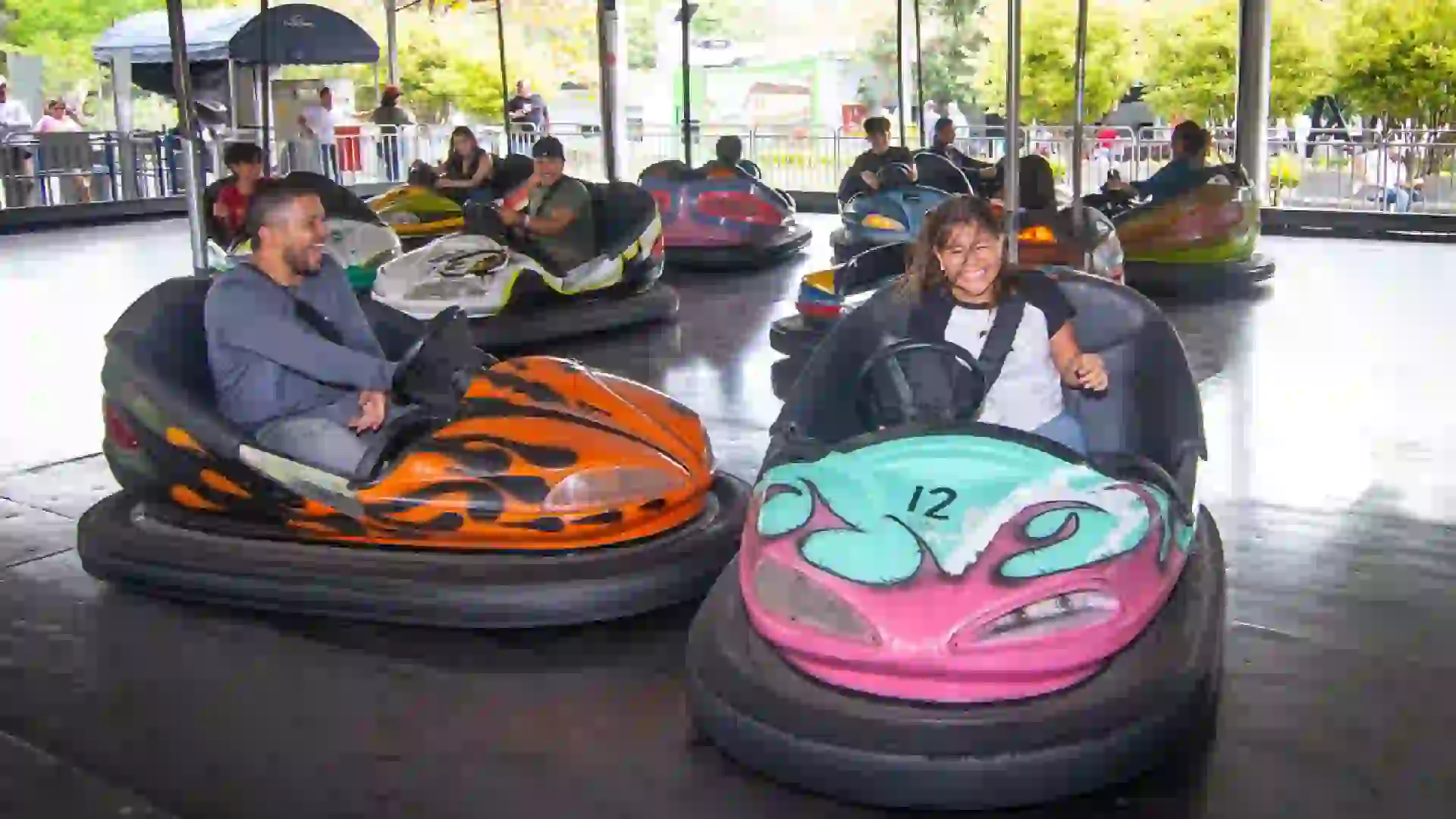 Mujeres entrarán gratis a parque de diversiones