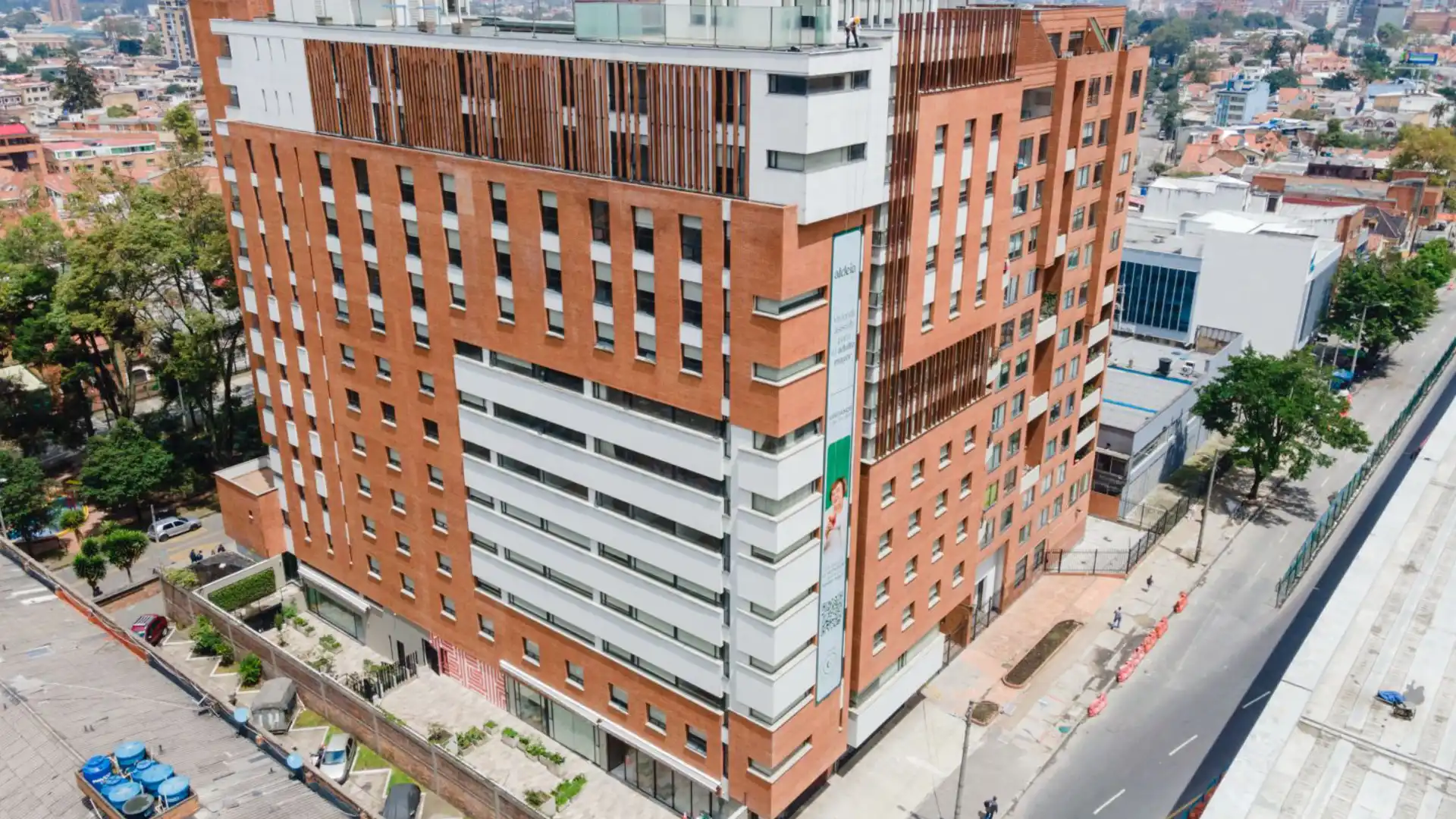 Bogotá estrena modelo de vivienda con servicios integrados para más de 220 adultos mayores