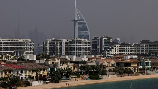 Millonarios han empezado a pagar una fortuna para salir de Dubái