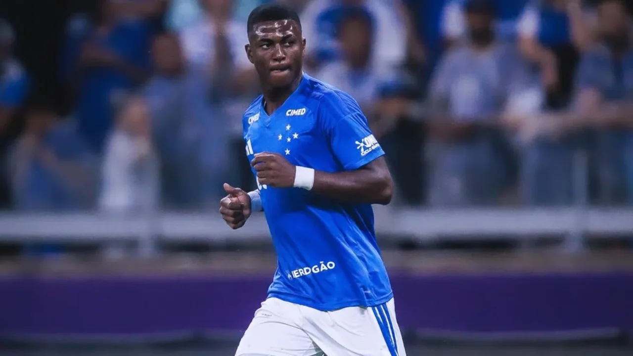 23 Expulsions in Cruzeiro-Mineiro Final Marred by Player Brawl