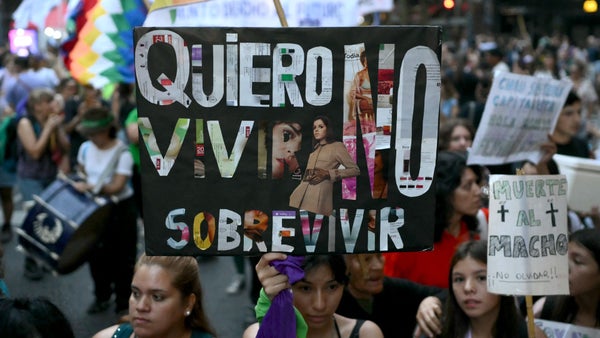 Masiva movilización por el Día de la Mujer en Argentina contra las políticas del presidente Javier Milei