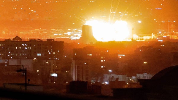 Tras diez días de guerra Irán se niega a rendirse o permitir el suministro de petróleo