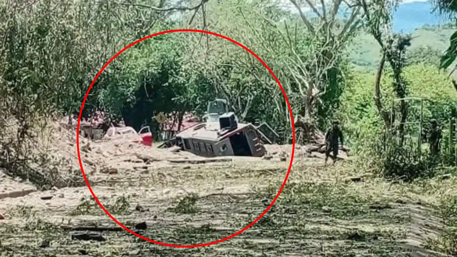 Disidencias de las Farc 'volaron' con explosivos la vía Panamericana para atacar un convoy militar