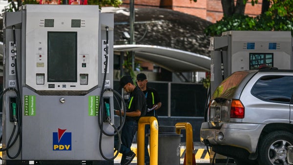 Ejecutivos petroleros celebran apertura económica en Venezuela, pero alertan sobre crisis eléctrica