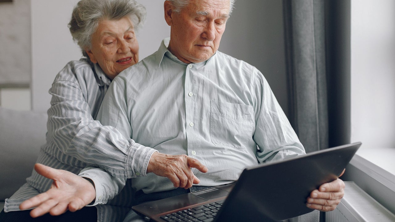 DIAN Targets These Pensioners in 2026: Be Aware of the Procedure They Must Follow