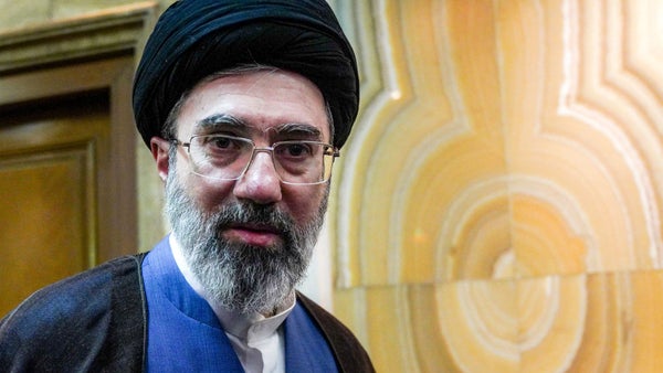 En su primer mensaje como nuevo líder supremo de Irán, Mojtaba Jamenei promete vengarse