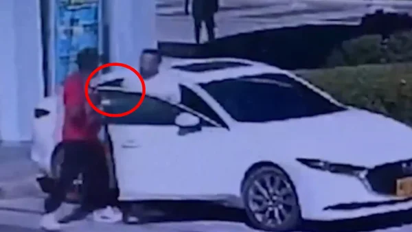 VIDEO | Delincuente armado encañonó a un hombre que iba junto a su hija de 3 años en Santa Marta