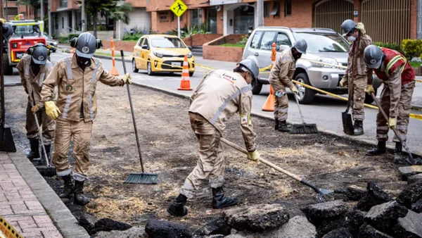 Bogotá supera los 200 mil huecos tapados en los barrios: así puede reportar daños en la vía