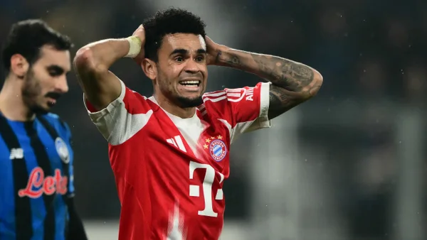 ¡Día extraño para Luis Díaz! Fue expulsado con el Bayern Múnich por esta jugada: VIDEO