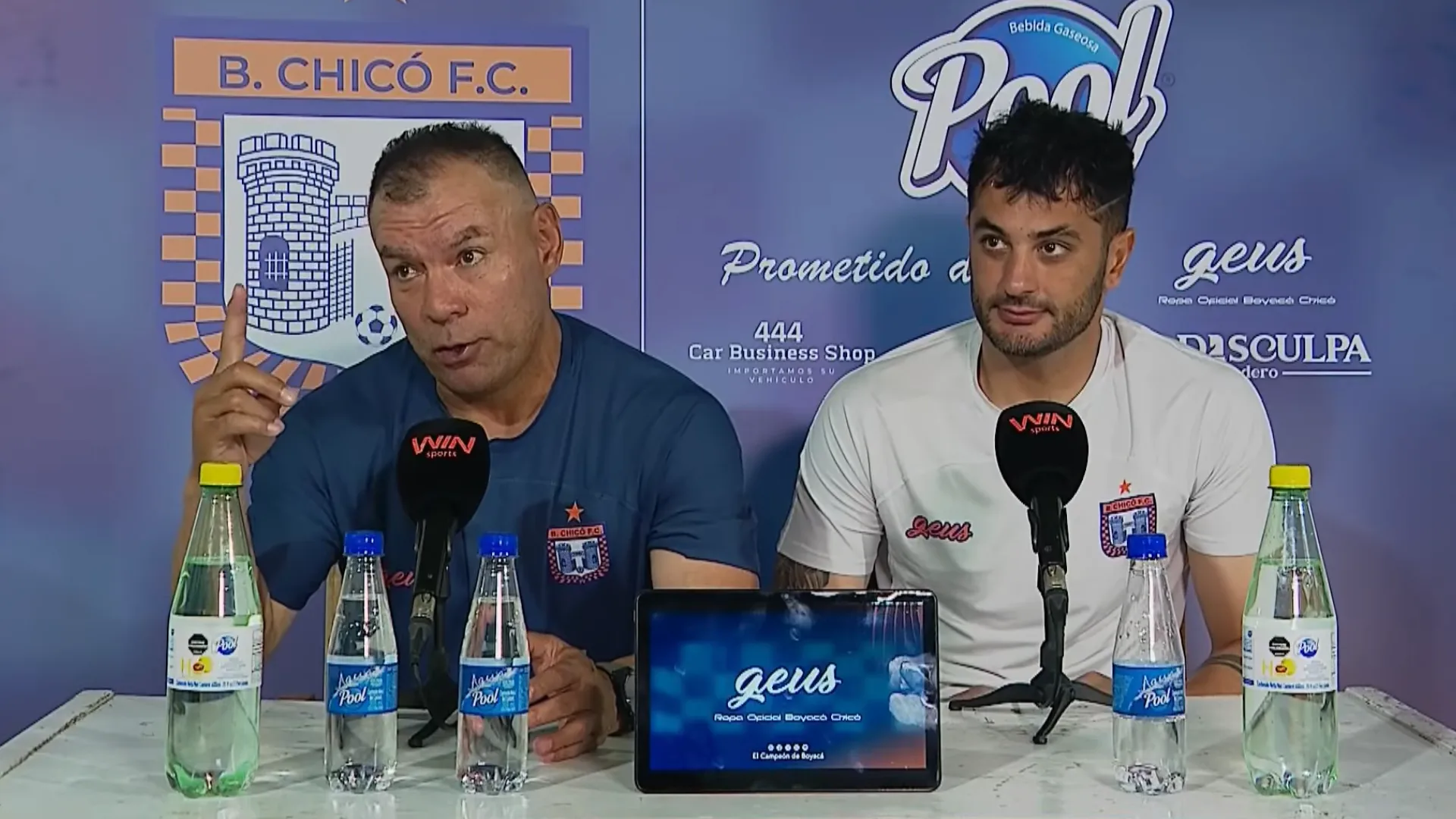 Técnico Jhon Gómez y aquero Emiliano Dennis Boyacá Chicó