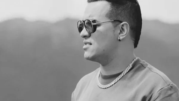 Salió a la luz una foto inédita de Yeison Jiménez y su primo al lado de la avioneta